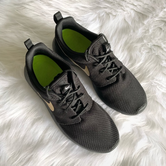 NIKE - black sneakers - Picture 2 of 9